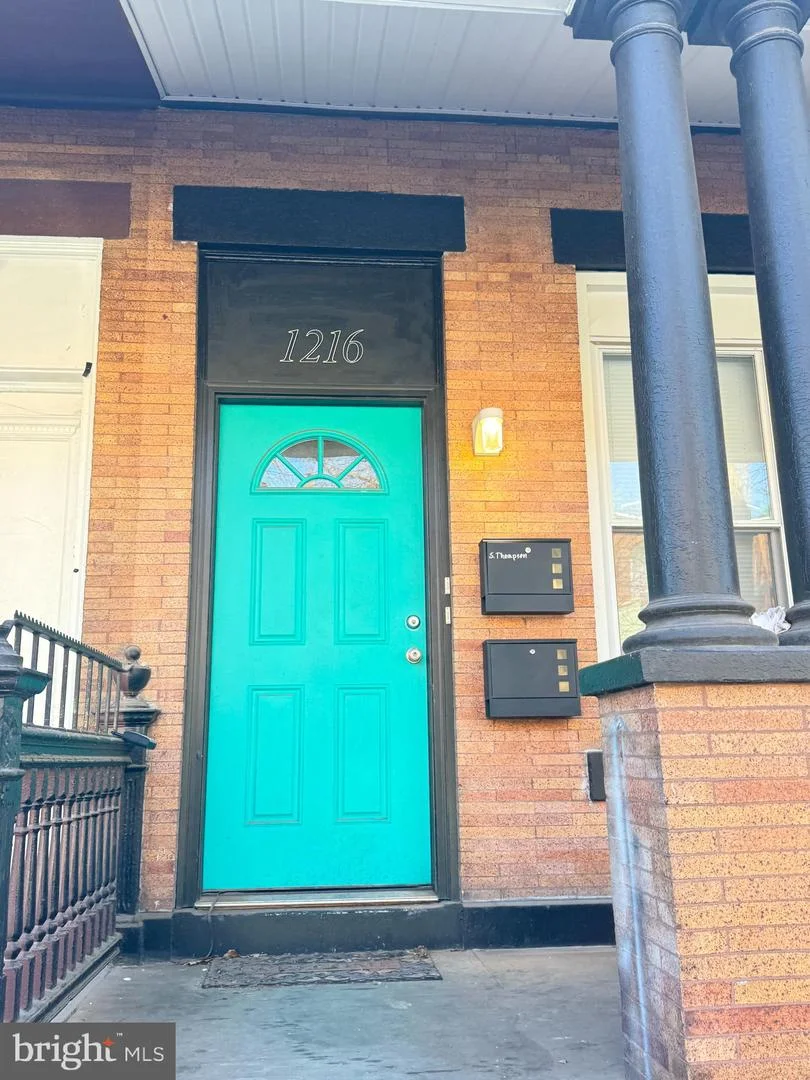 1216 W Hilton Street