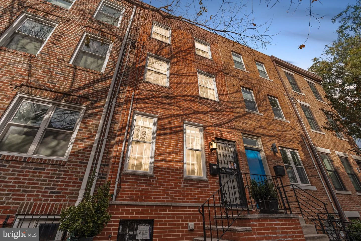 607 Catharine Street