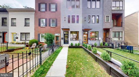 Townhouse in Washington DC 1416 3rd STREET 30.jpg