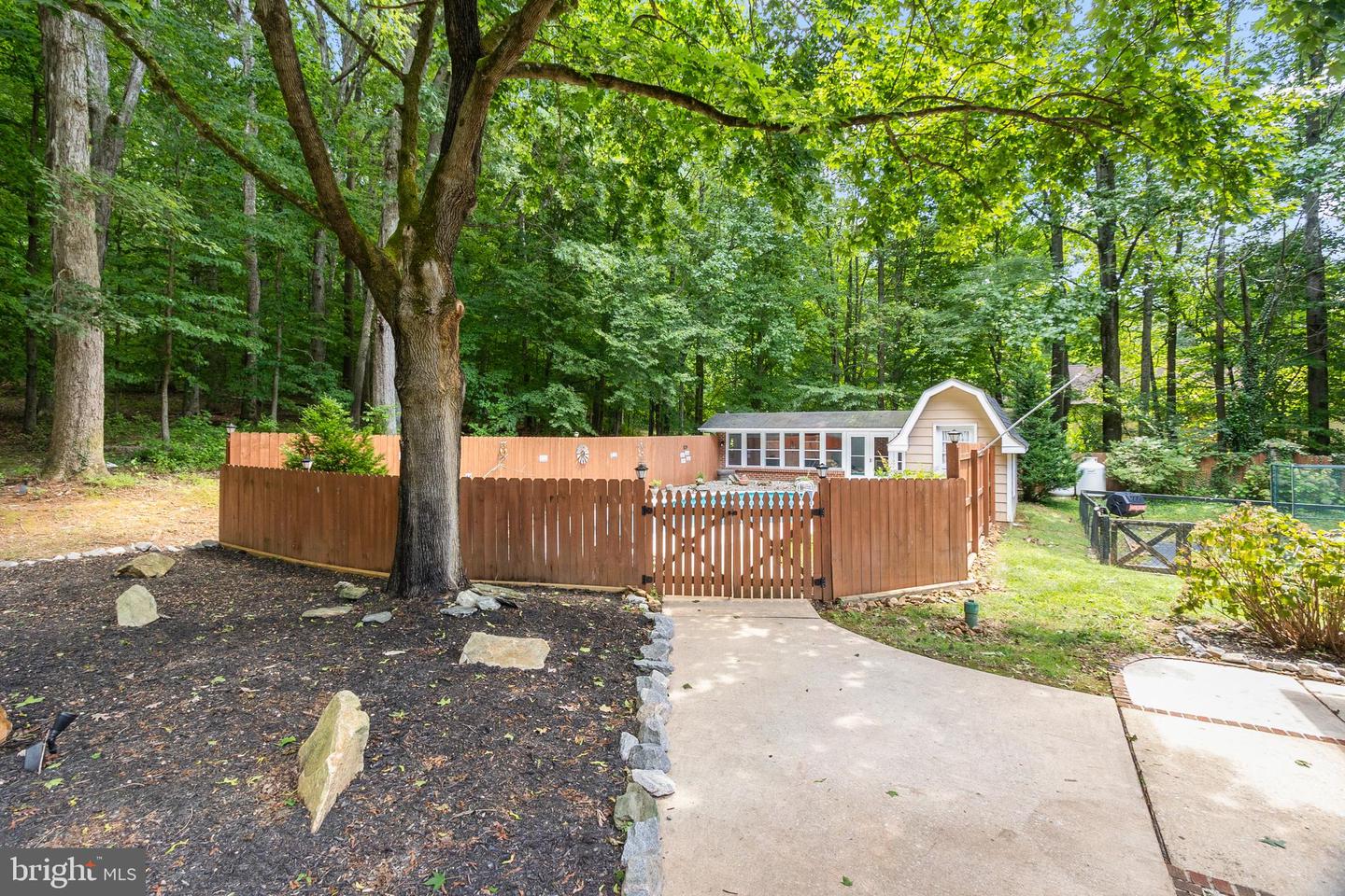 Photo 99 of 113 of 1604 Ironside Rd house