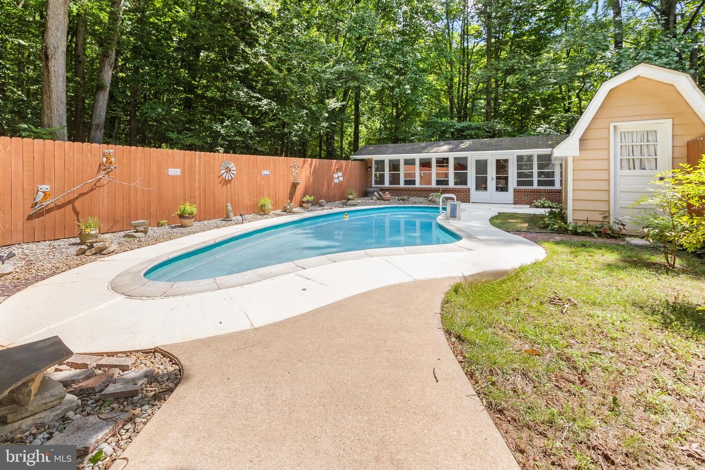 Photo 101 of 113 of 1604 Ironside Rd house