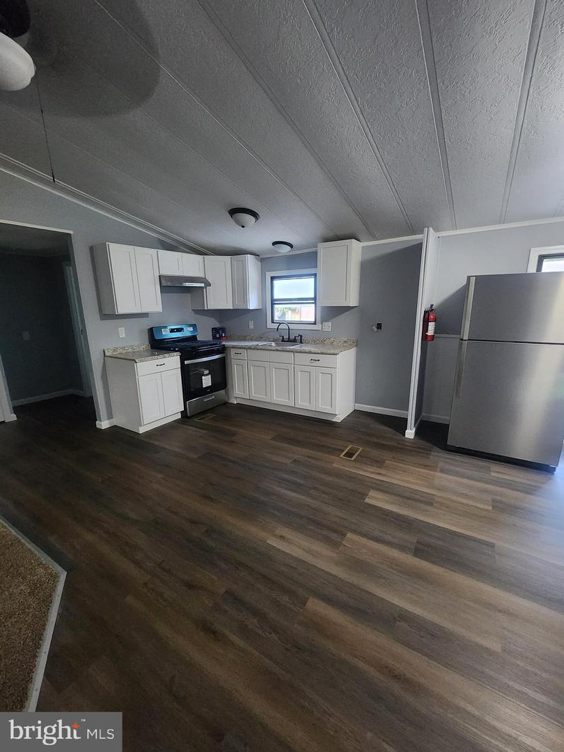 Photo 15 of 17 of 3 Donald Pl mobile home