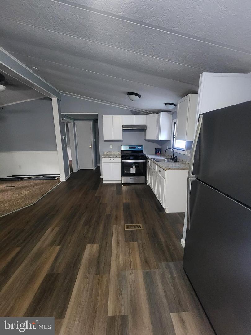 Photo 13 of 17 of 3 Donald Pl mobile home