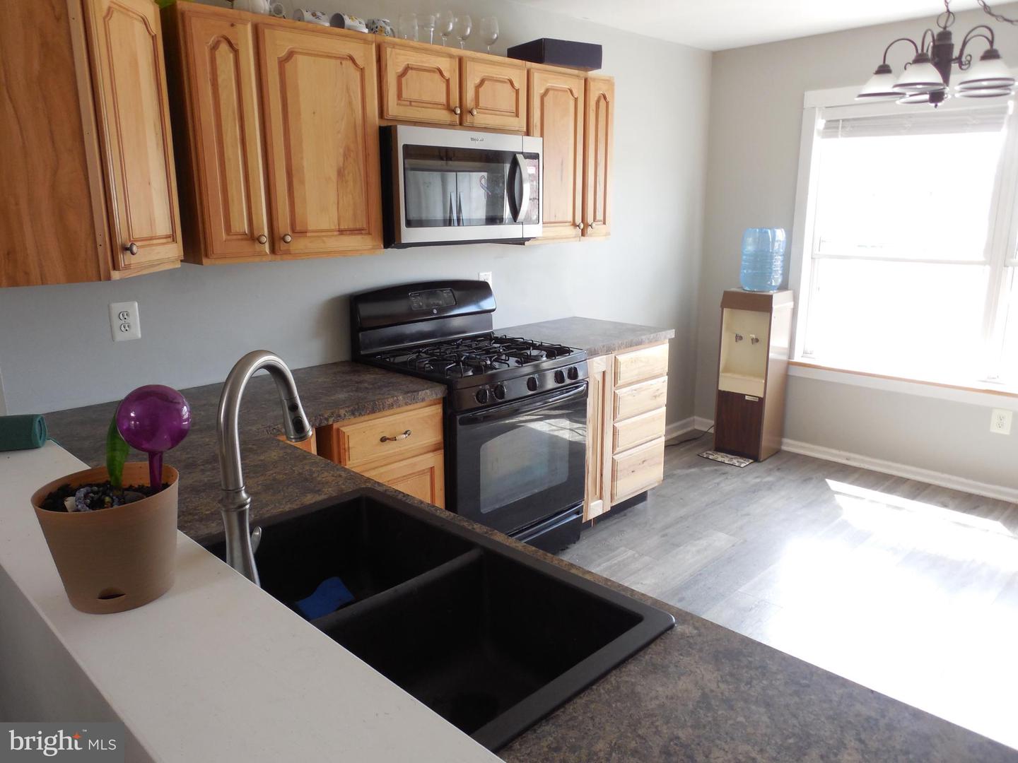 Photo 11 of 33 of 632 Jefferson St townhome