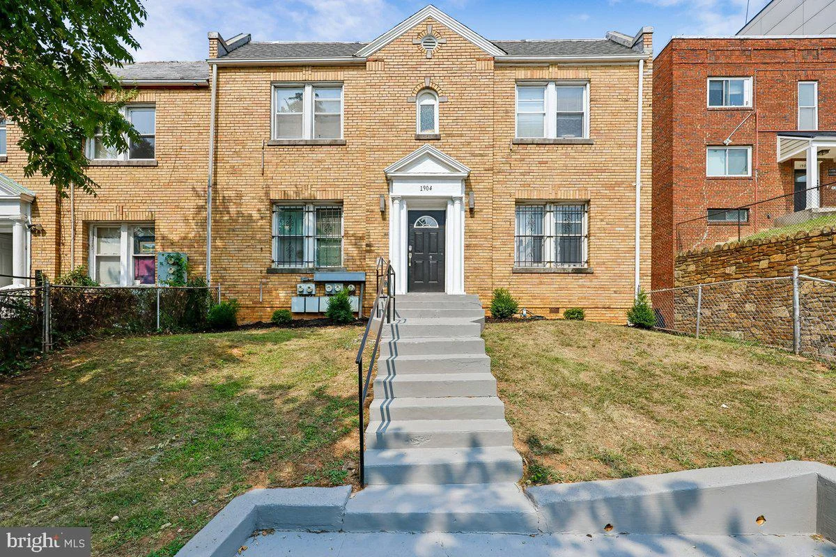 1904 3rd Street NE