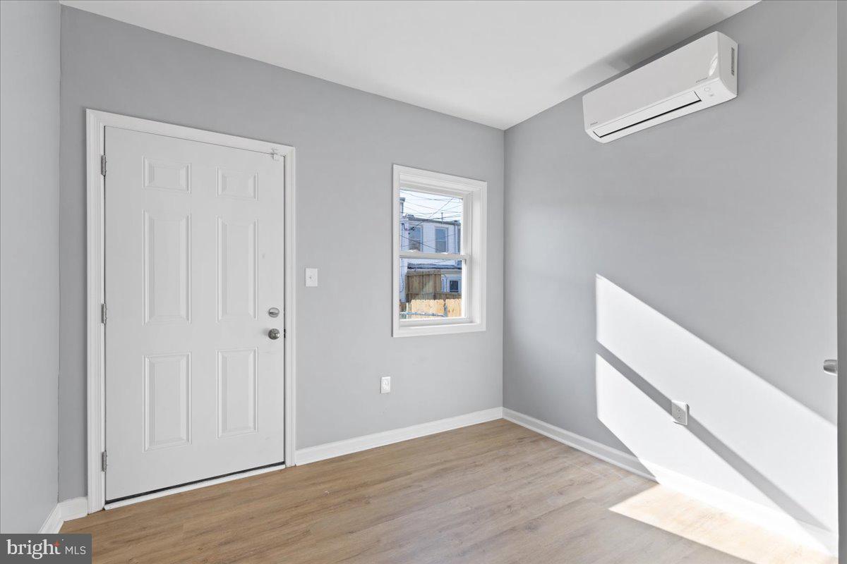 Photo 11 of 29 of 1251 Sargeant St townhome
