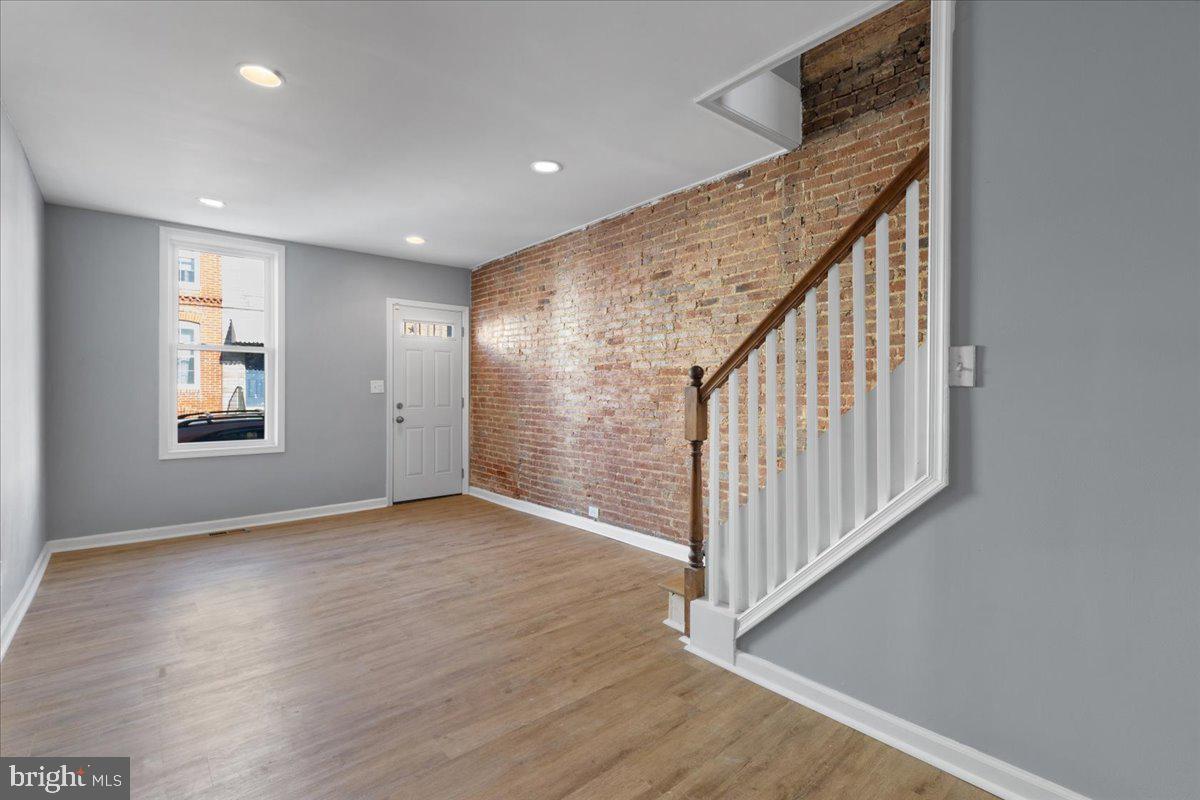 Photo 5 of 29 of 1251 Sargeant St townhome