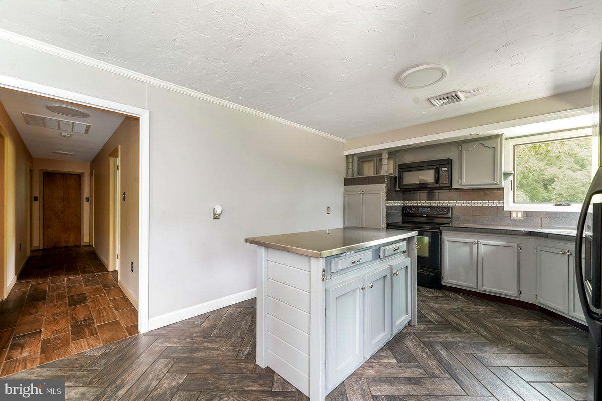 Photo 6 of 40 of 319 S Bonsall Rd house