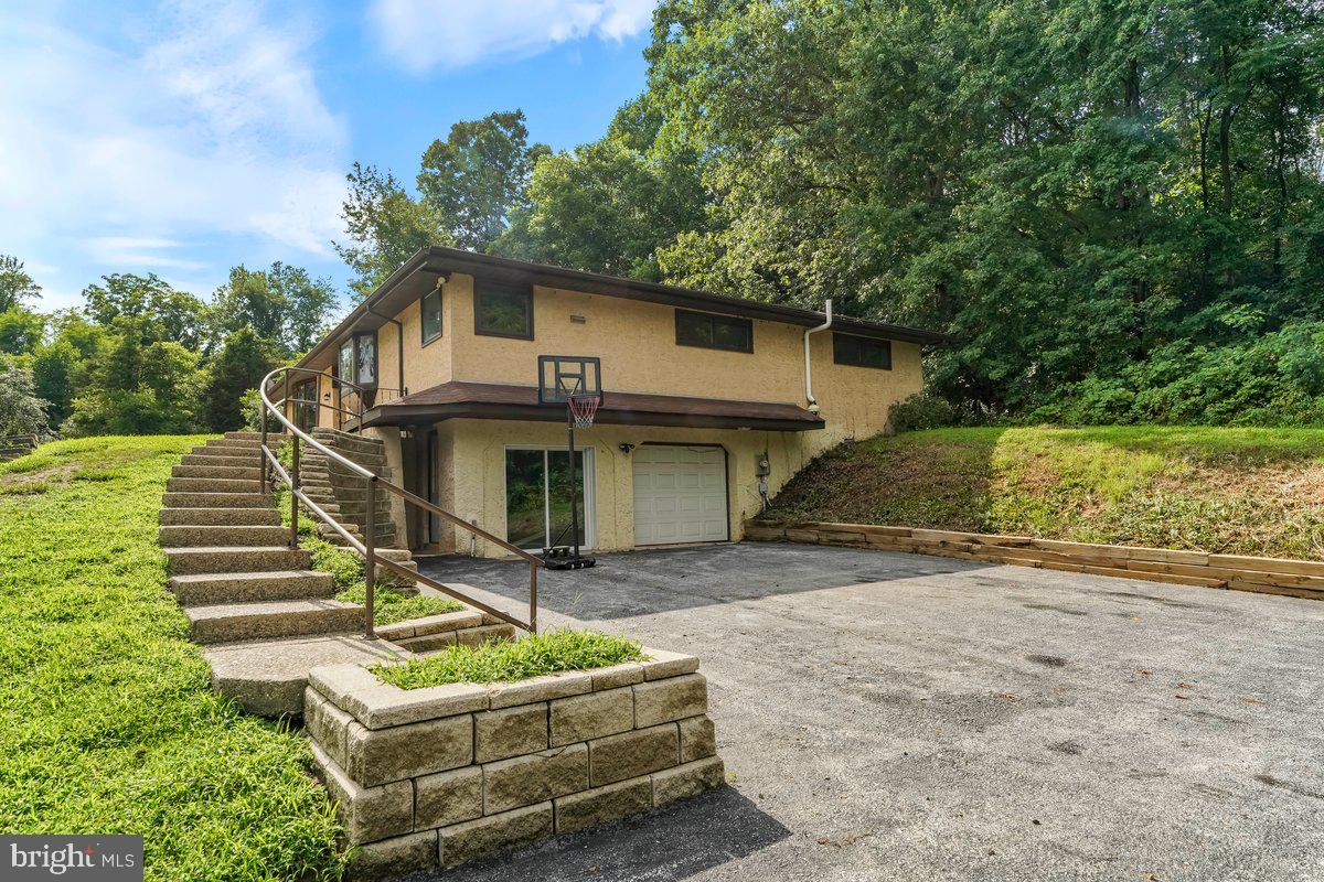Photo 33 of 40 of 319 S Bonsall Rd house