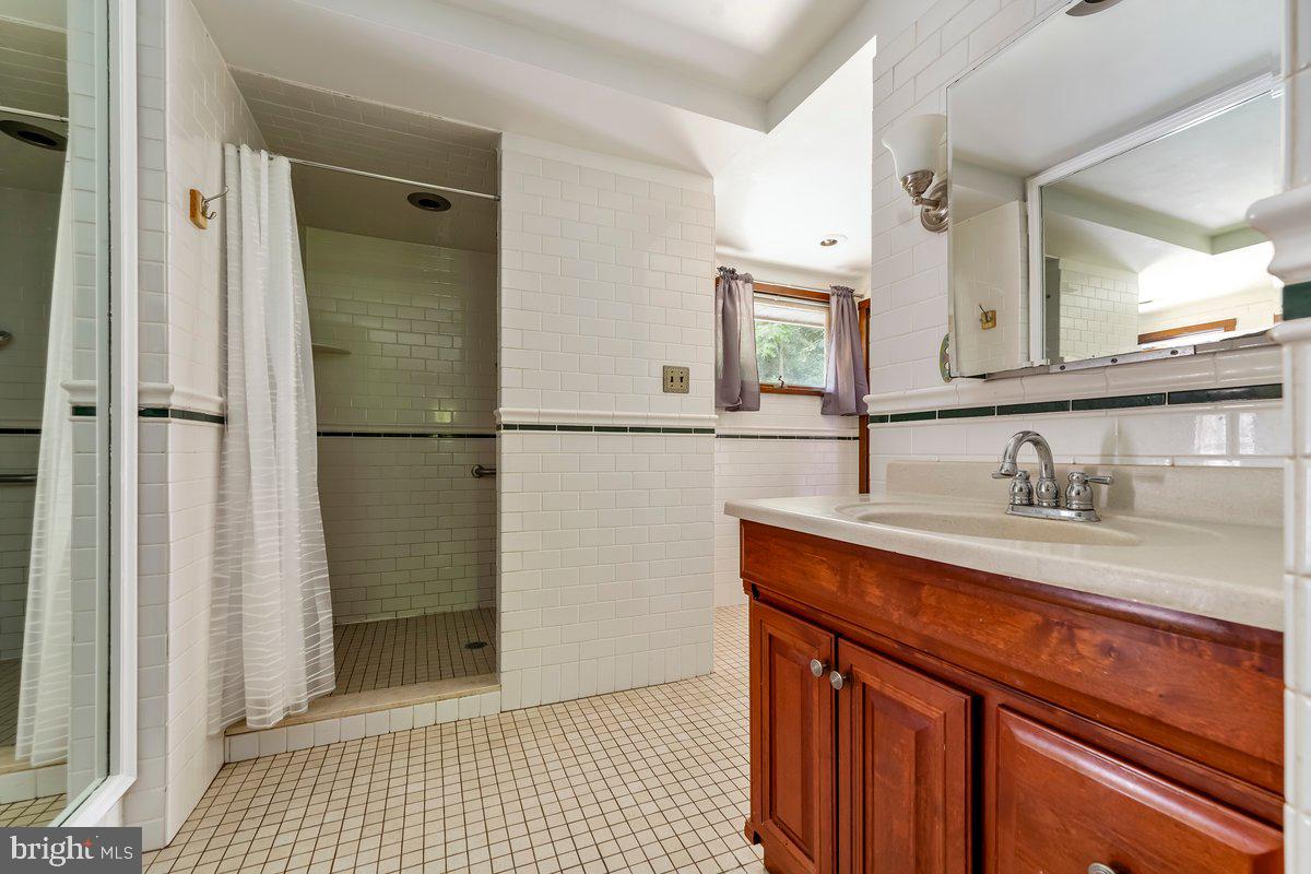 Photo 26 of 40 of 319 S Bonsall Rd house