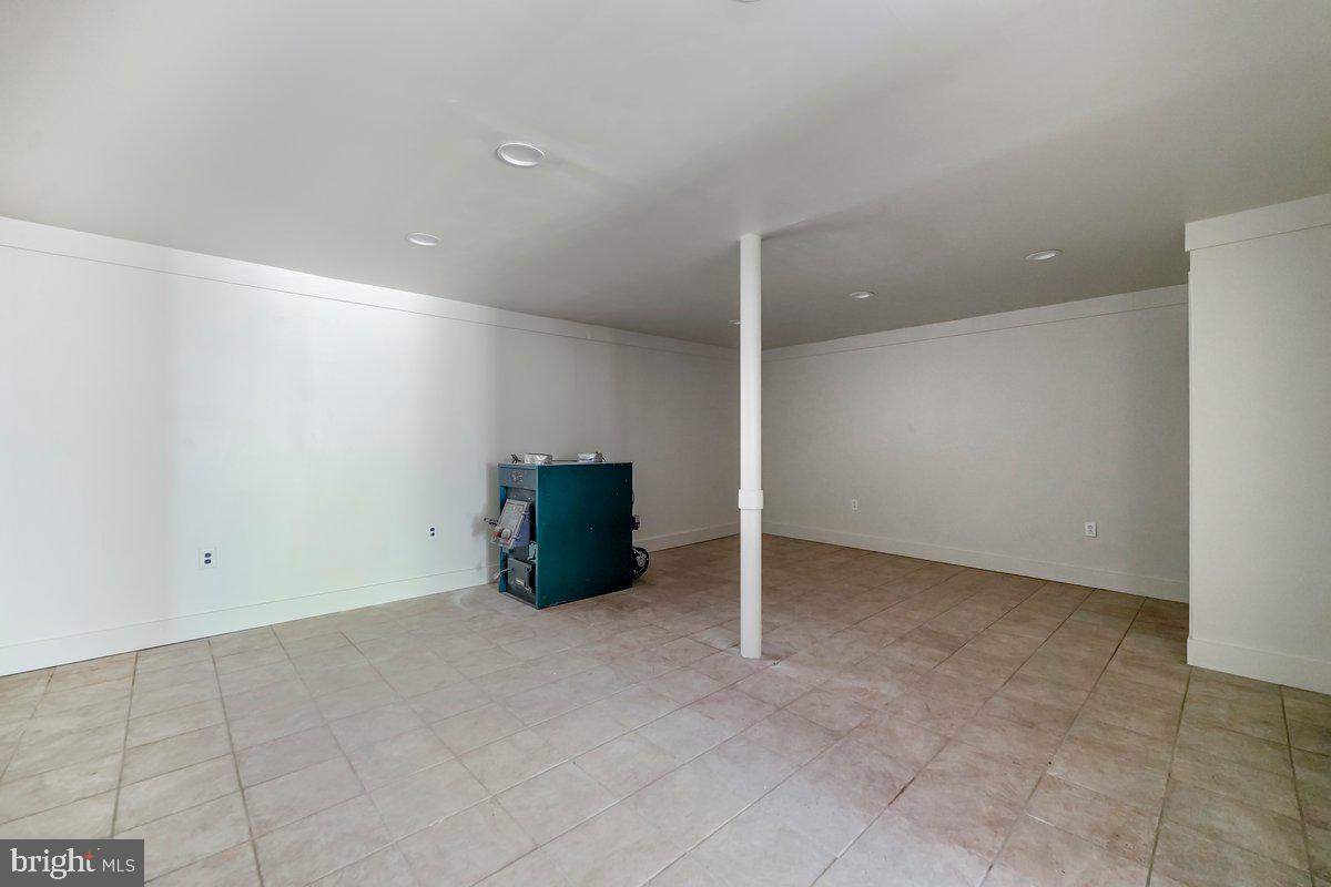 Photo 20 of 40 of 319 S Bonsall Rd house