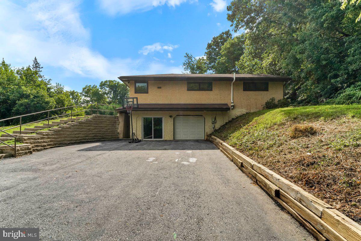 Photo 32 of 40 of 319 S Bonsall Rd house