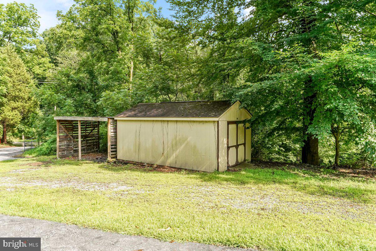 Photo 35 of 40 of 319 S Bonsall Rd house