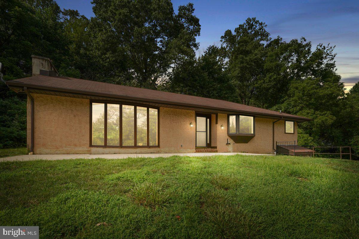 Photo 2 of 40 of 319 S Bonsall Rd house