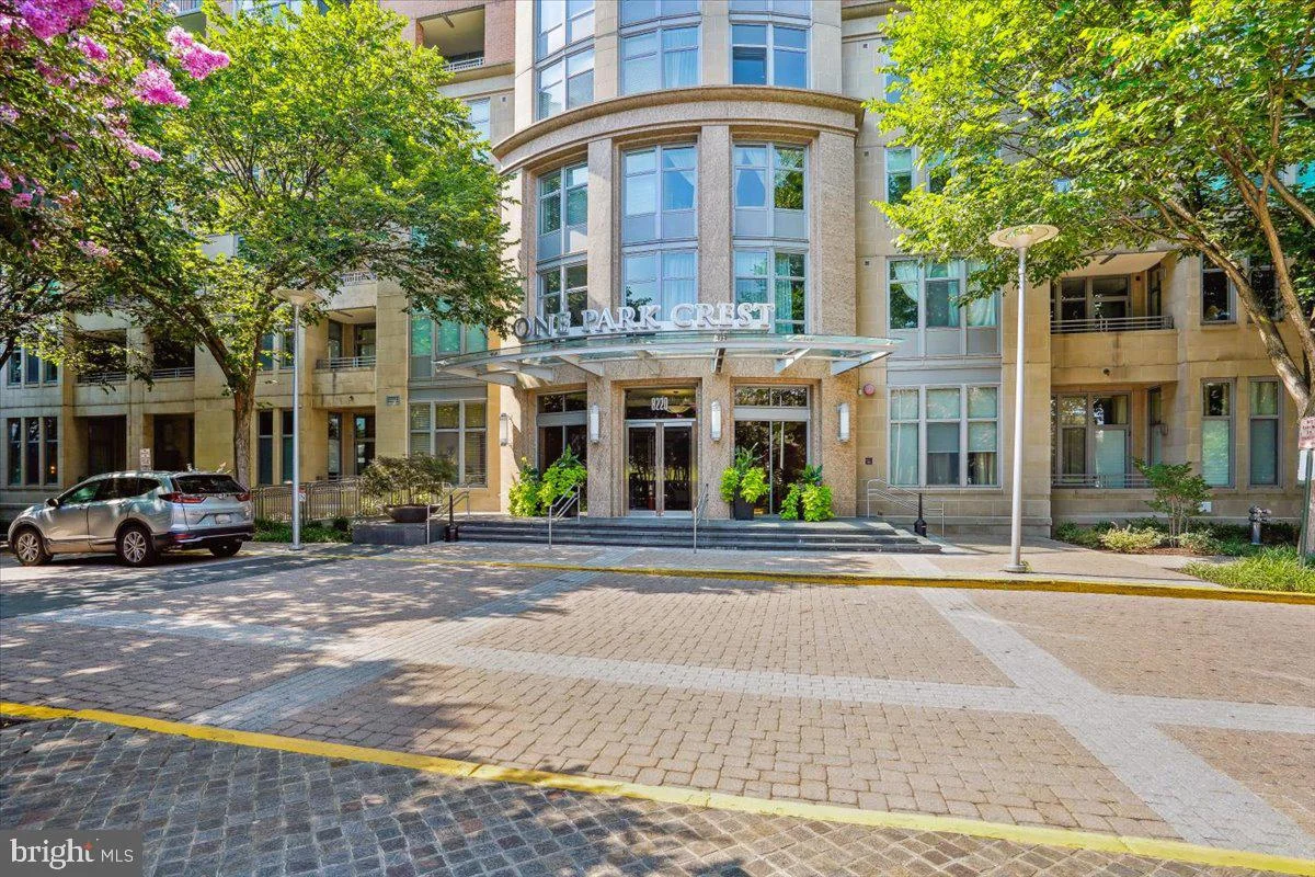 8220 Crestwood Heights Drive Unit 301