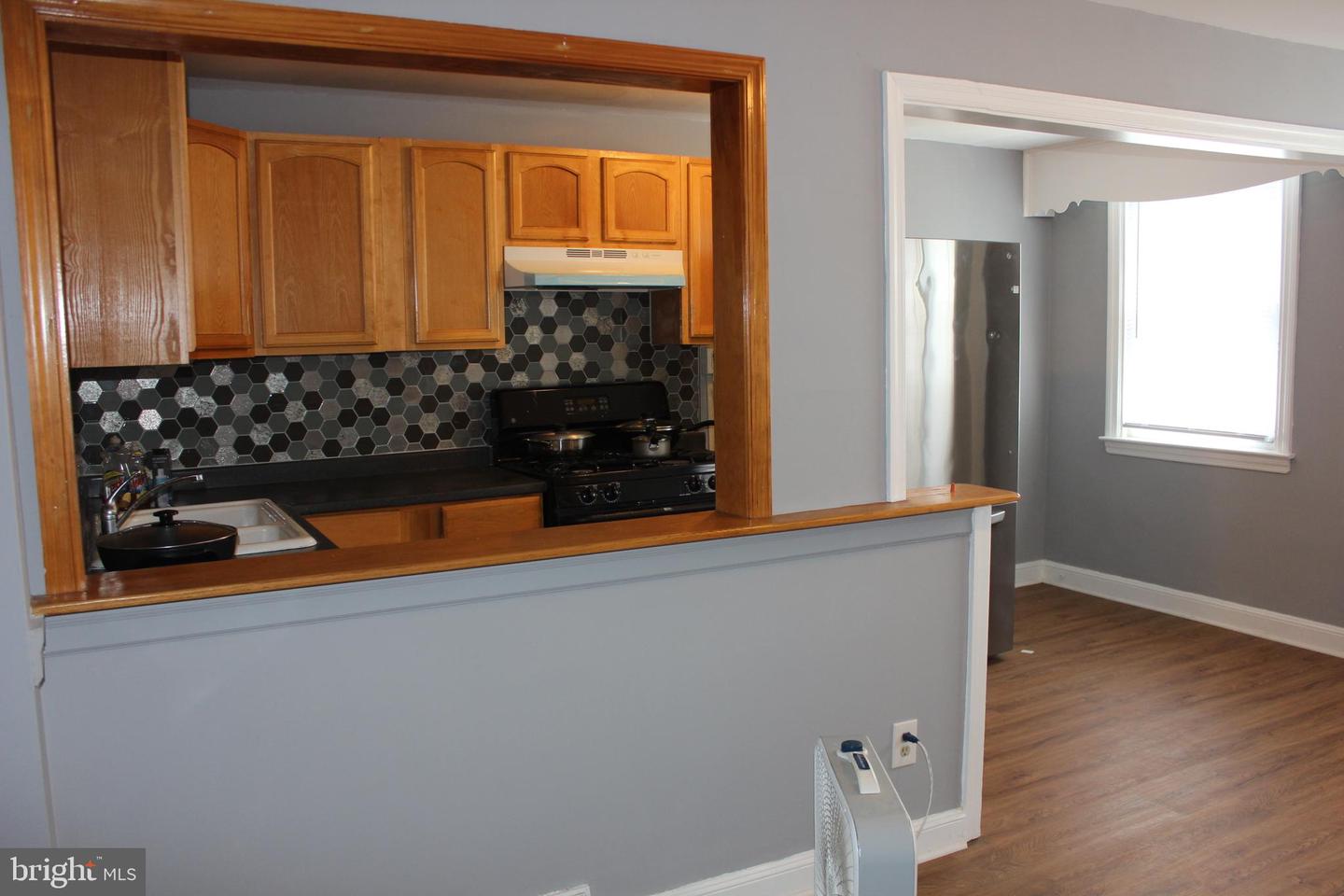 Photo 8 of 35 of 405 W 22nd St townhome
