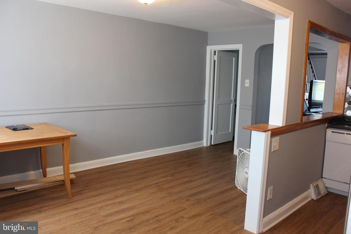Photo 5 of 35 of 405 W 22nd St townhome