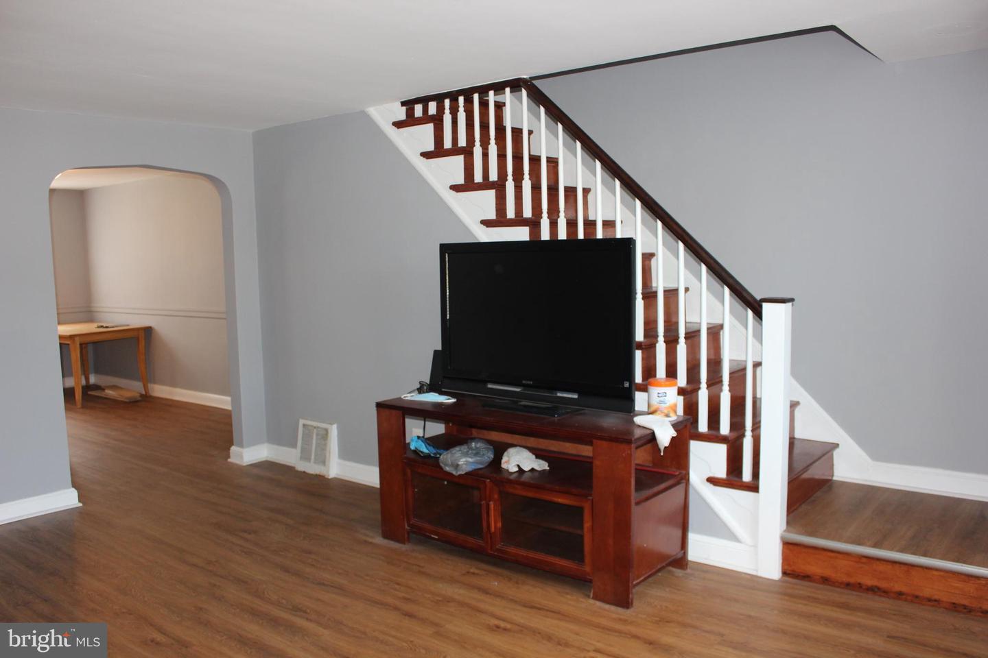 Photo 2 of 35 of 405 W 22nd St townhome
