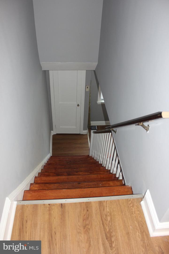 Photo 9 of 35 of 405 W 22nd St townhome