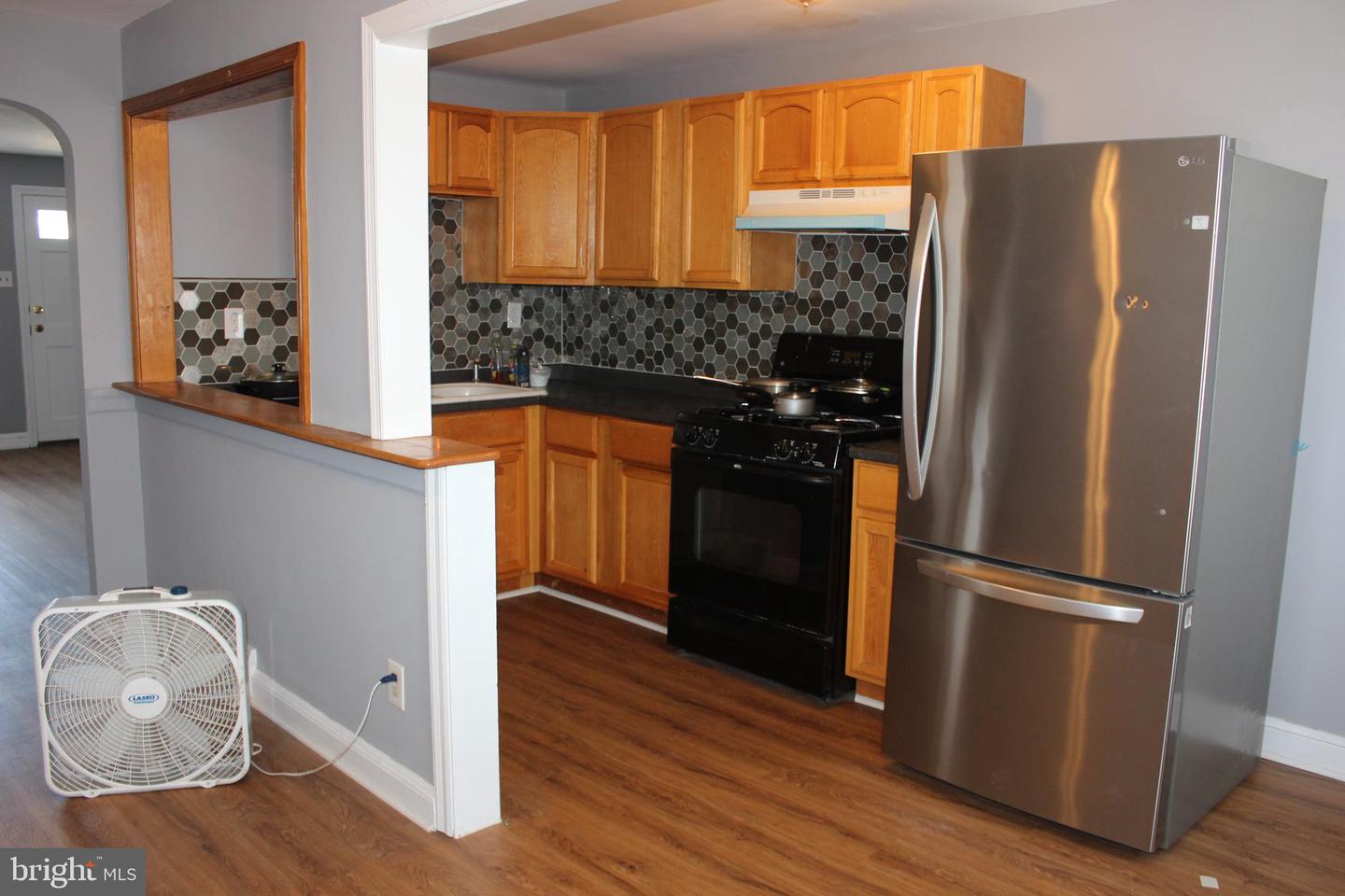 Photo 6 of 35 of 405 W 22nd St townhome