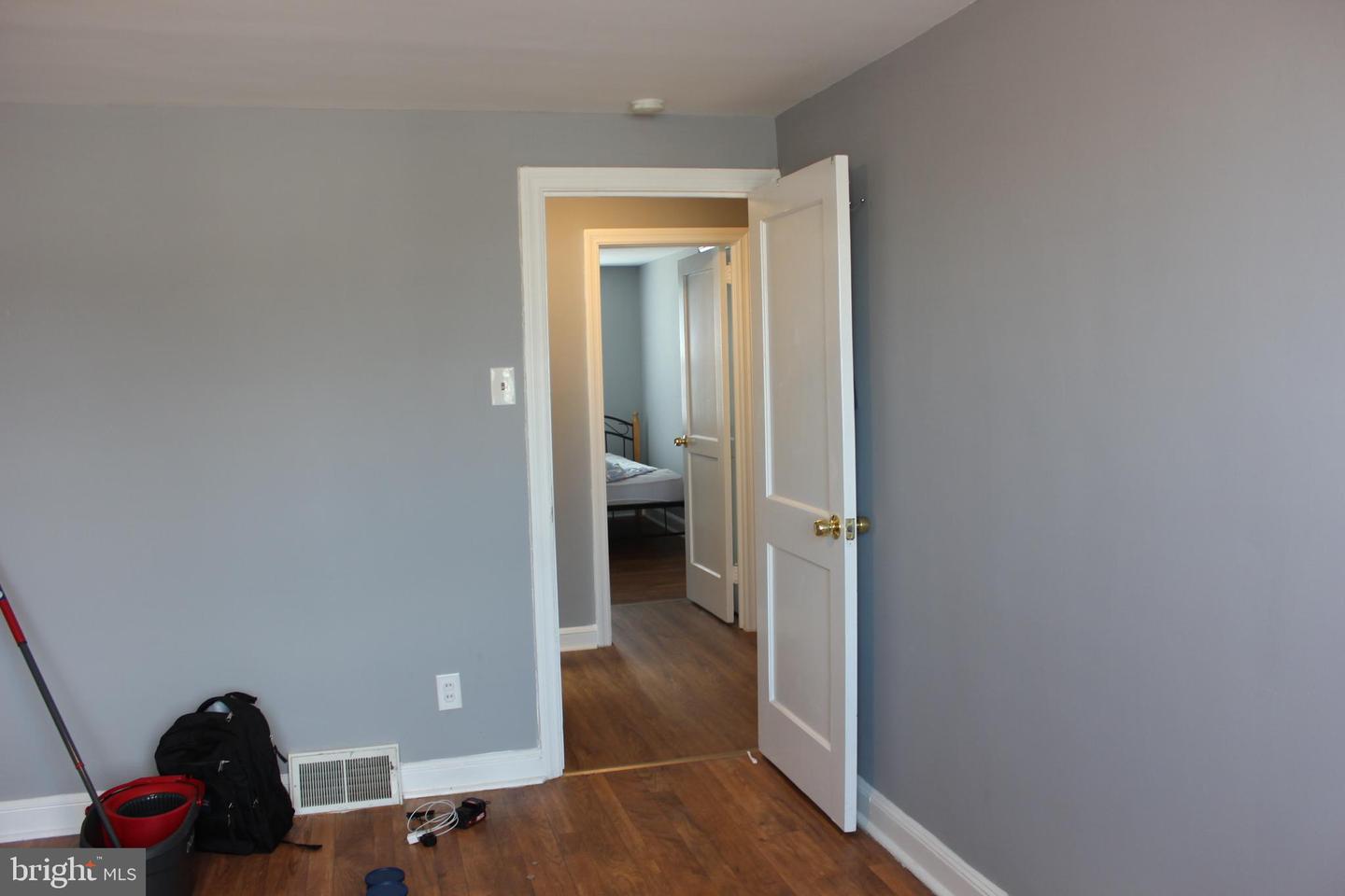 Photo 10 of 35 of 405 W 22nd St townhome