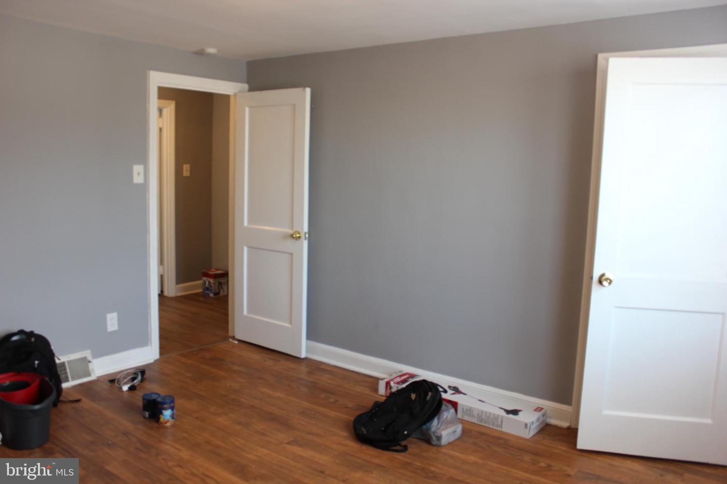 Photo 12 of 35 of 405 W 22nd St townhome