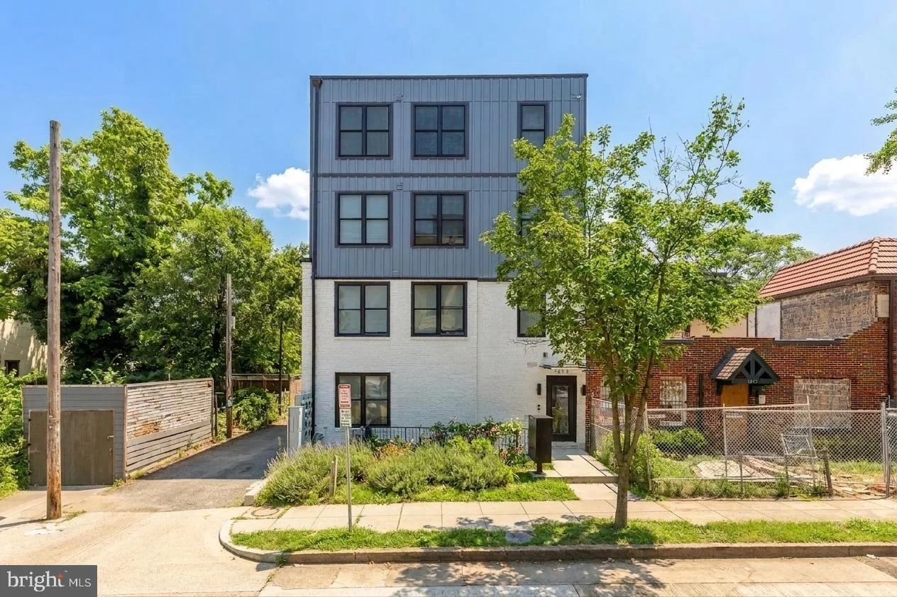 1019 17th Place NE Unit 1