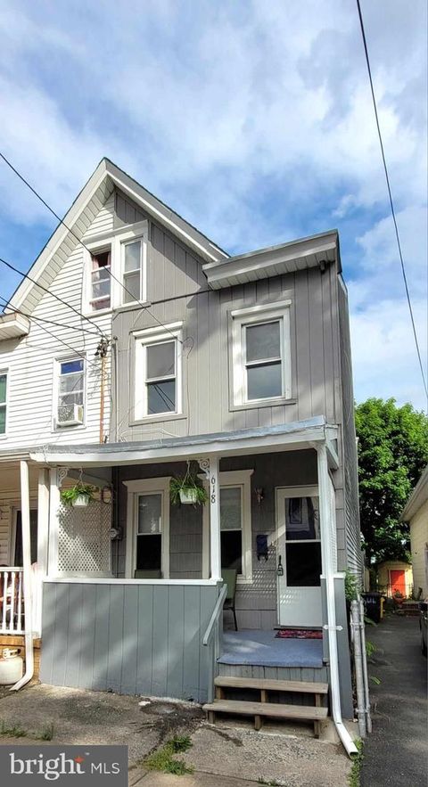 Townhouse in Trenton NJ 618 Ohio Avenue Ave.jpg