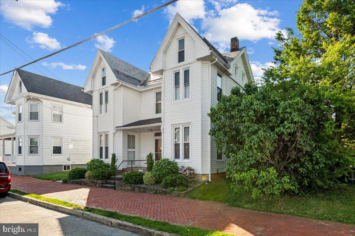 13 W Water St