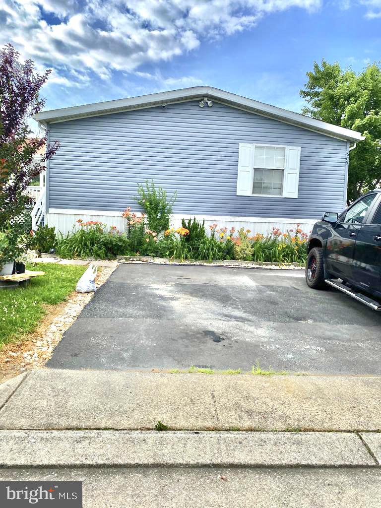 Photo 2 of 63 of 1605 Colesbury Pl mobile home