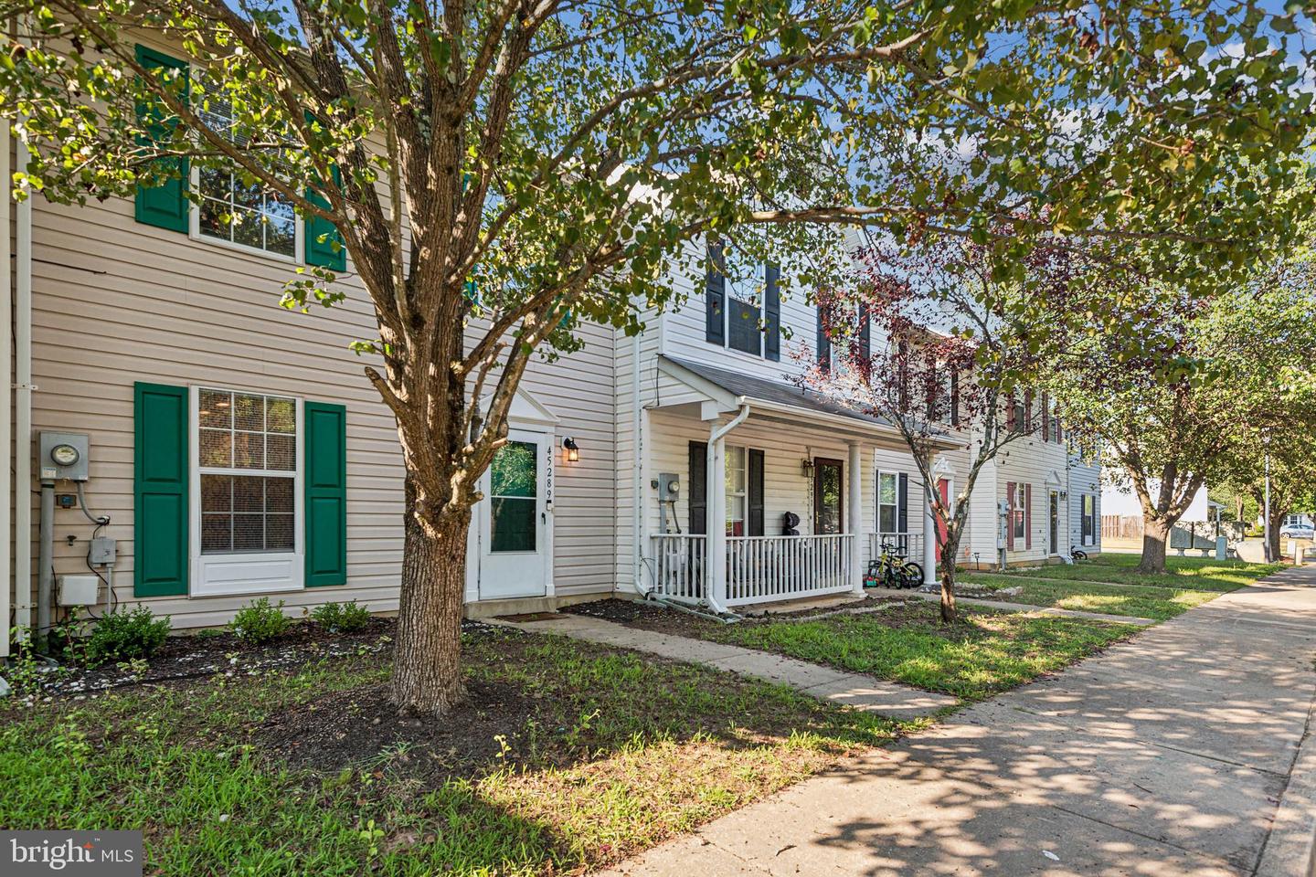 Photo 2 of 25 of 45289 W Othello Way townhome