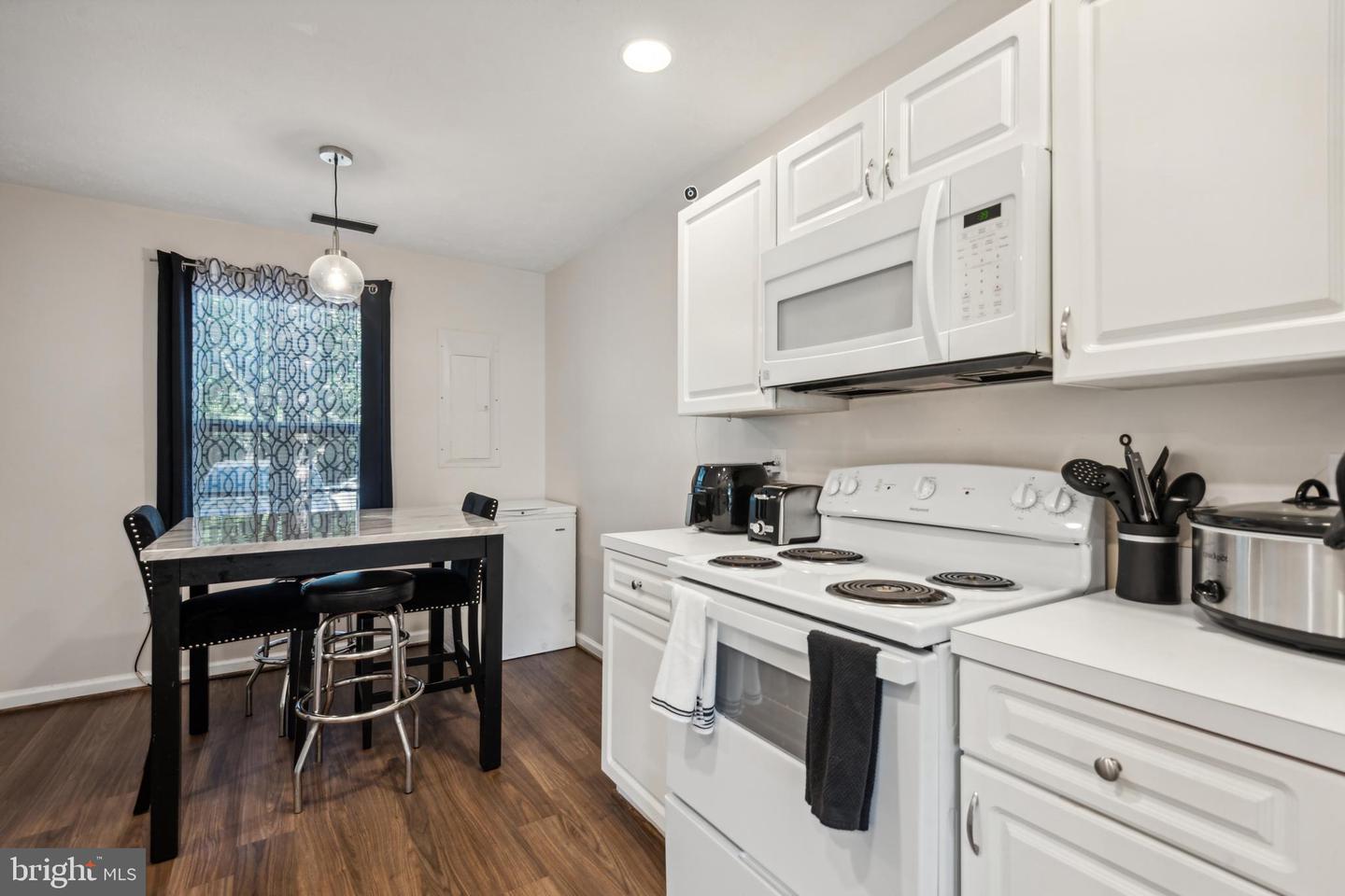 Photo 7 of 25 of 45289 W Othello Way townhome