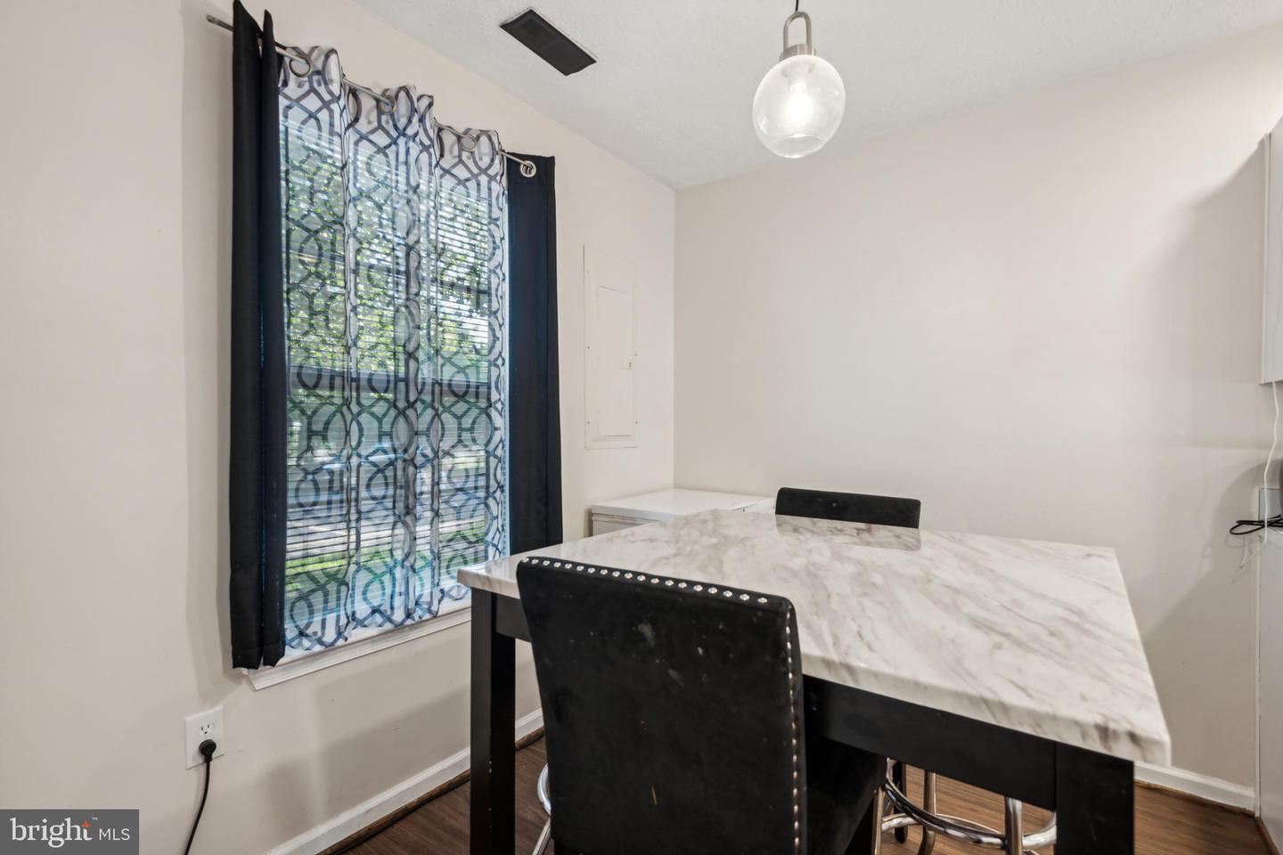 Photo 8 of 25 of 45289 W Othello Way townhome