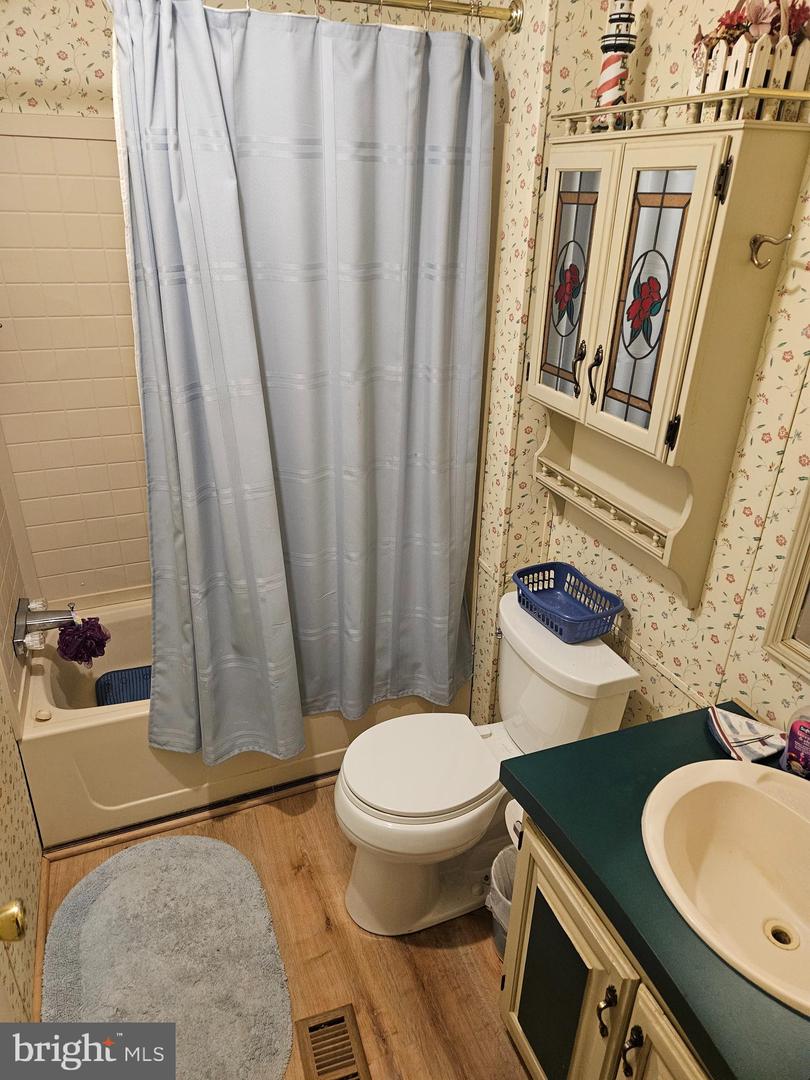 Photo 10 of 40 of 633 Gulf Stream Dr mobile home