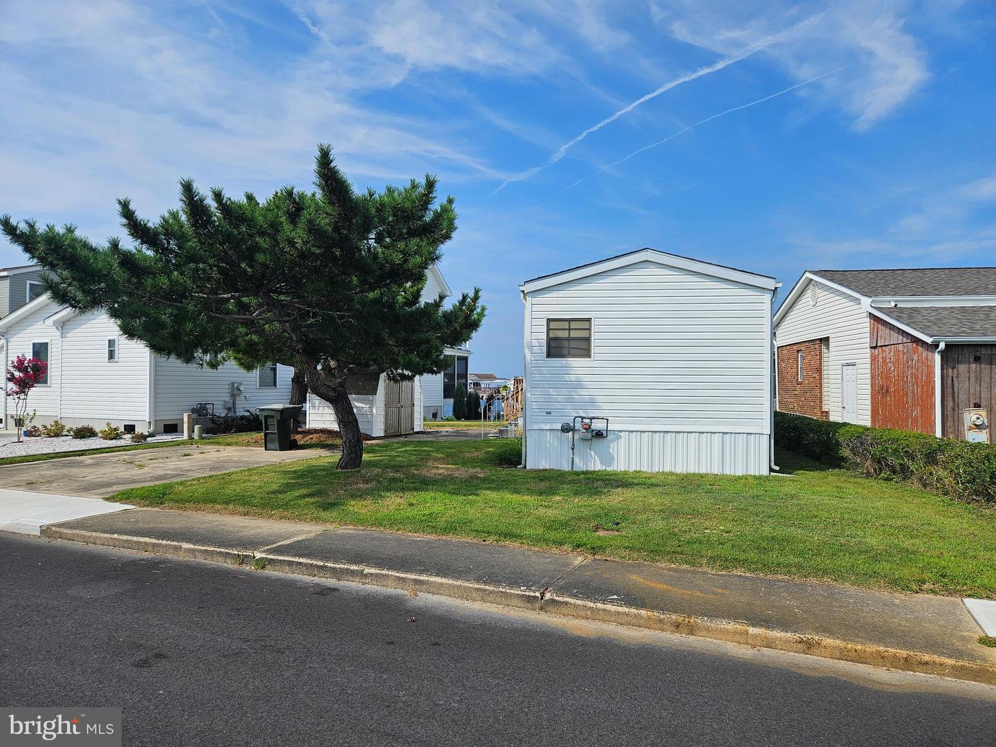 Photo 6 of 40 of 633 Gulf Stream Dr mobile home