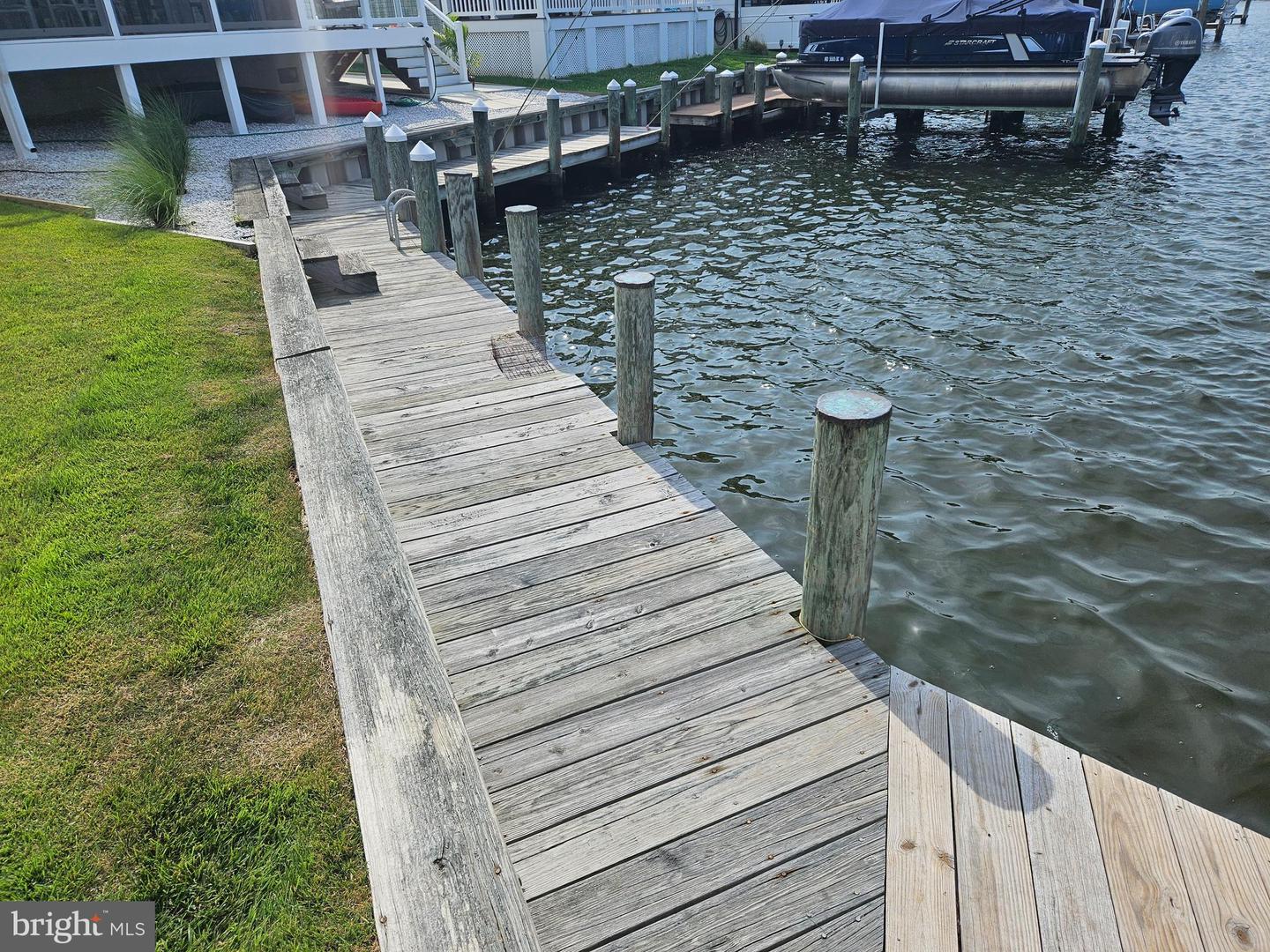 Photo 5 of 40 of 633 Gulf Stream Dr mobile home