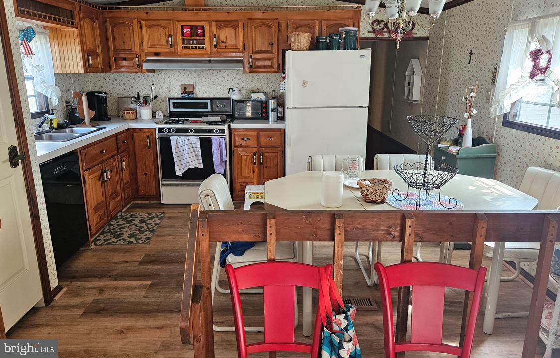 Photo 7 of 40 of 633 Gulf Stream Dr mobile home