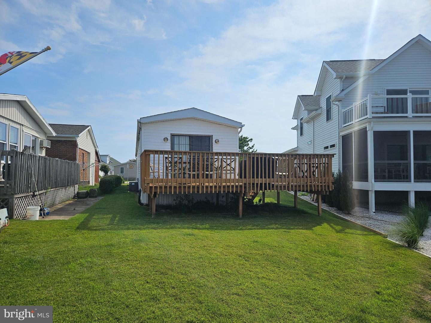 Photo 3 of 40 of 633 Gulf Stream Dr mobile home