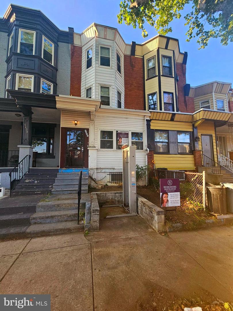 View Philadelphia, PA 19143 townhome