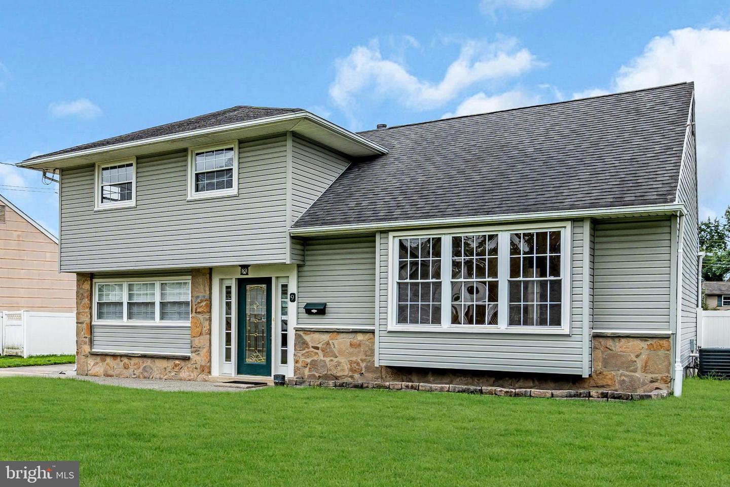 9 Sherwood Ln