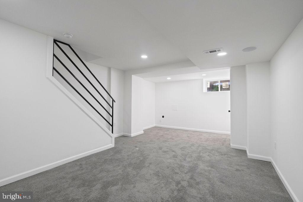 Photo 25 of 31 of 165 N Monastery Ave townhome
