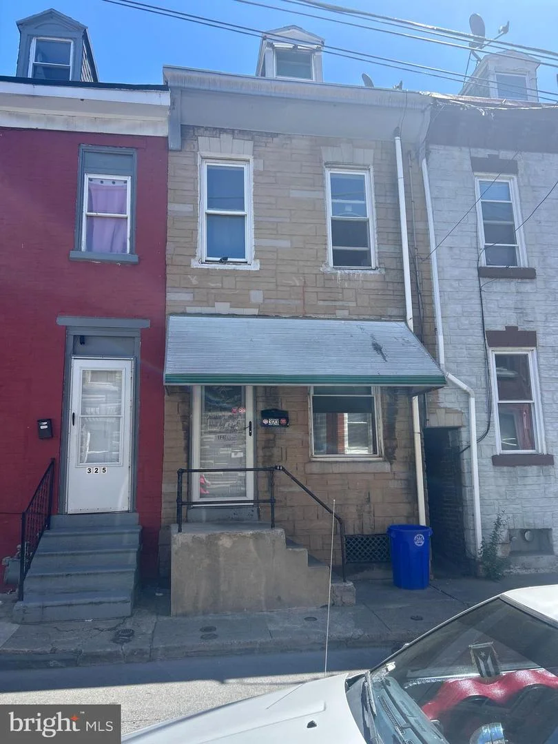 323 Moss Street