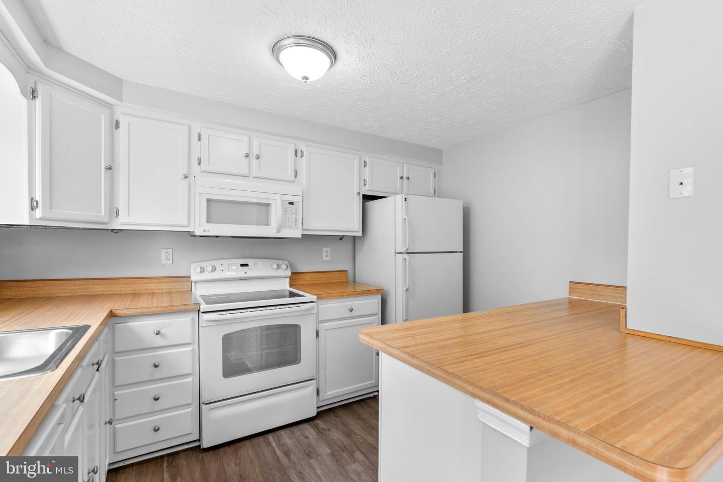 Photo 14 of 38 of 7262 Procopio Cir townhome