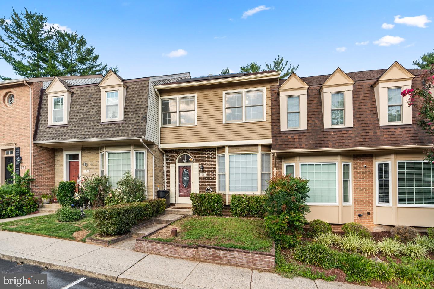 Photo 2 of 45 of 13 Hickory Hill Ct townhome