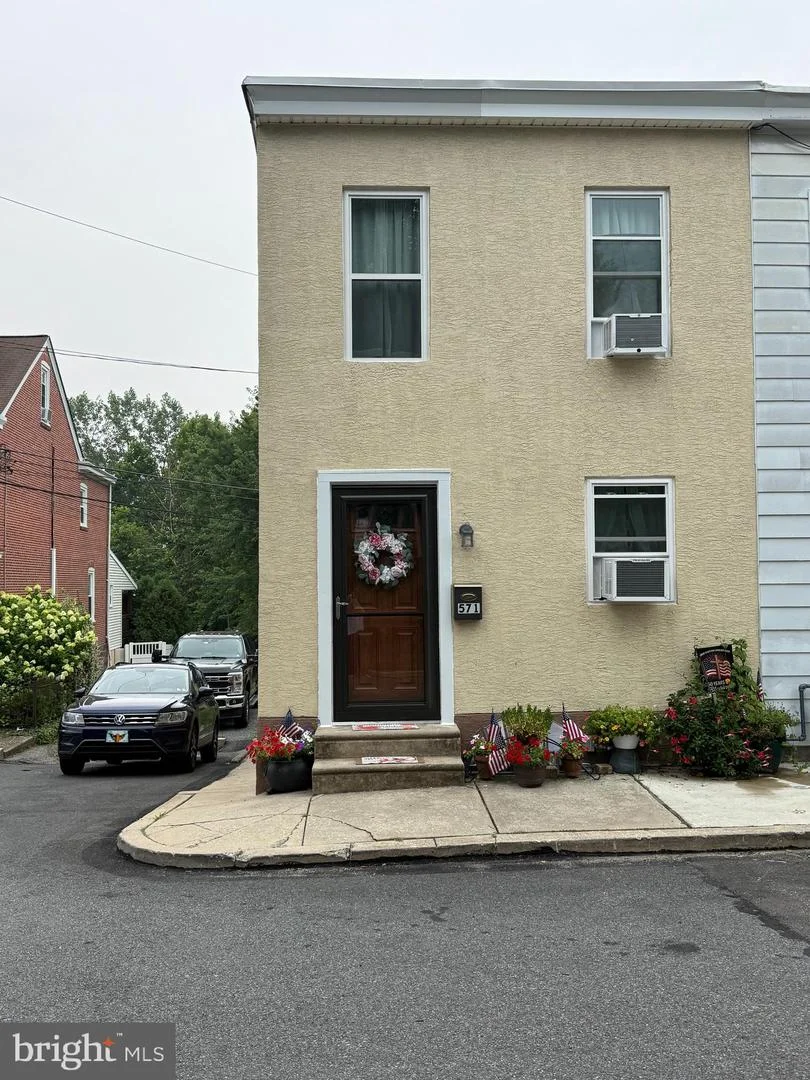 571 Summit Street