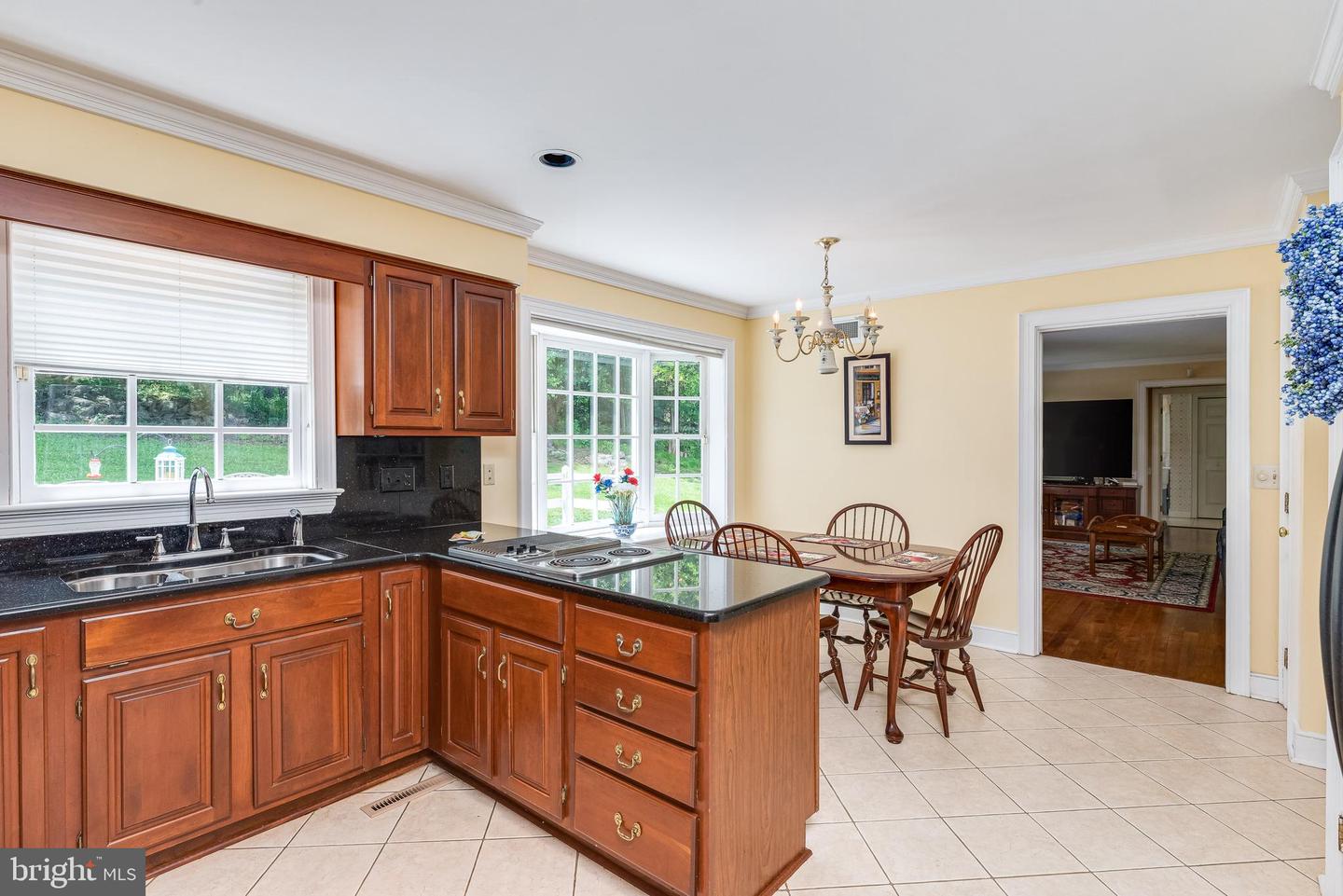 Photo 11 of 49 of 47 Shireoaks Dr house