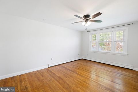 Single Family Residence in Wilmington DE 8 Roosevelt AVENUE 6.jpg