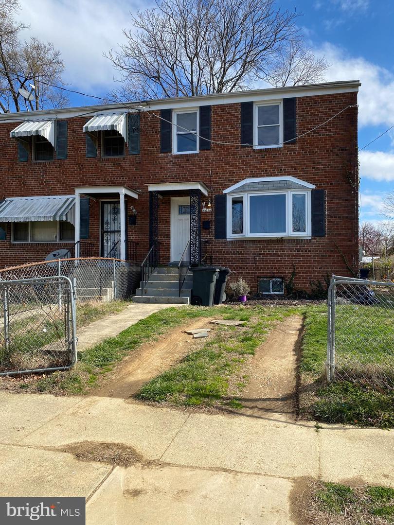 Photo 1 of 14 of 4014 24th Ave multi-family property