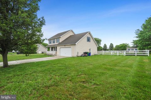 Single Family Residence in Dover DE 510 Fieldcrest DRIVE 2.jpg