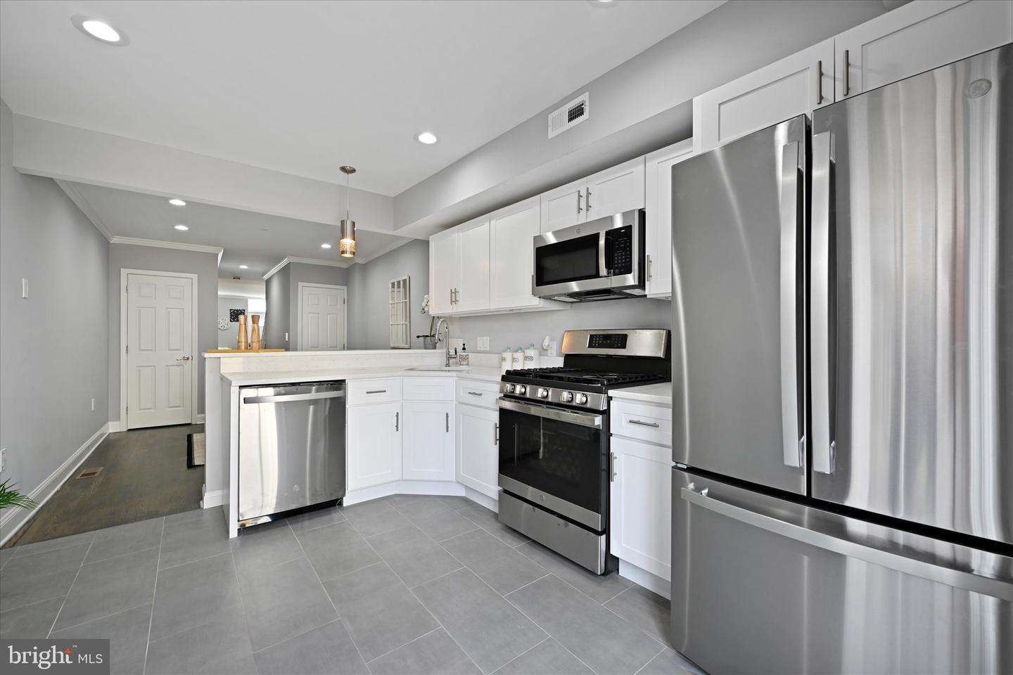 Photo 5 of 18 of 1104 Carroll St townhome